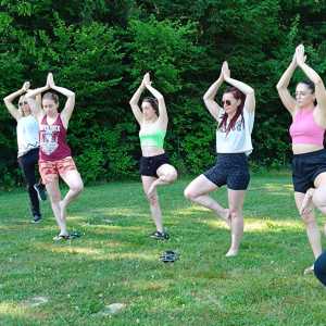 Studierende beim Yoga