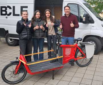 Lastenrad mit Gruppe