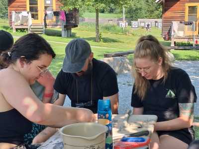Studierendengruppe bei der Bearbeitung